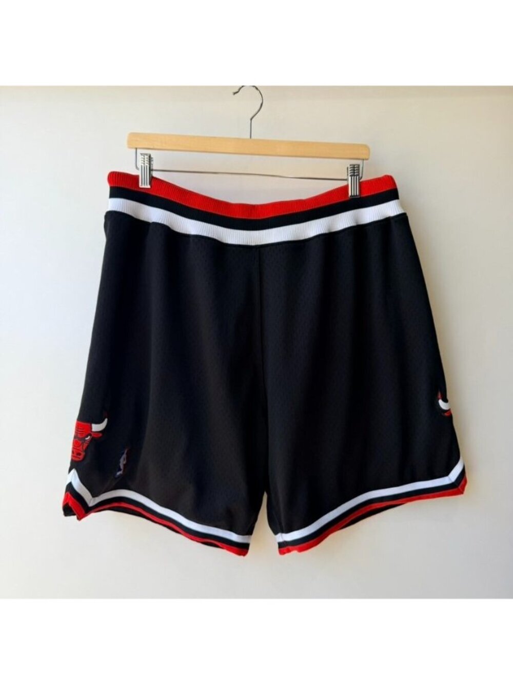 Mitchell & Ness Chicago Bulls 1997-98 Classic Shorts Men’s Size XL Black A160